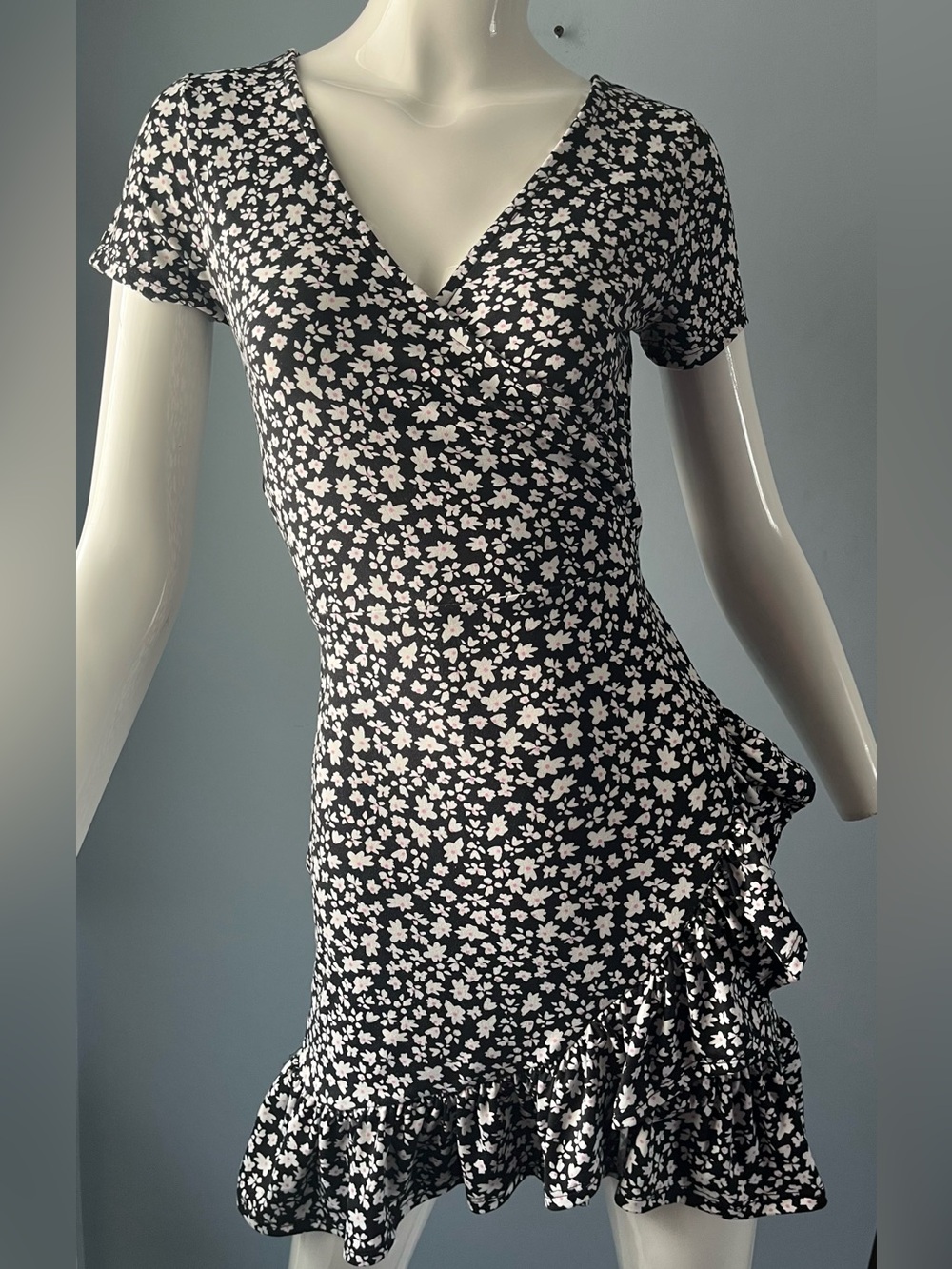 Rebel Sugar Black White Floral Wrap-Look Stretch Mini Dress Ruffle Hem Size XS
